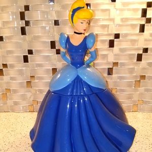 SOLD.  SOLD.    Disney CINDERELLA Gibson Cookie jar